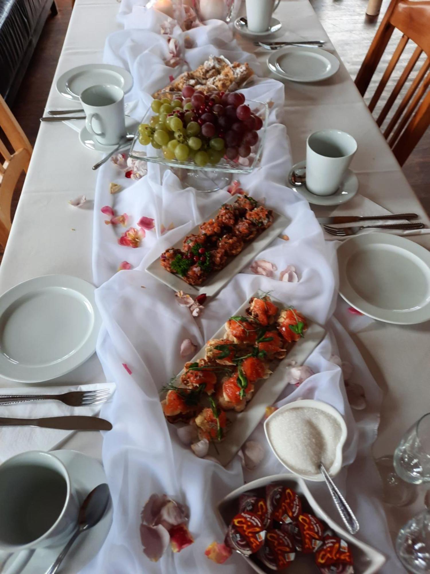 Jaun-Ievinas Hotel Rauna Ngoại thất bức ảnh