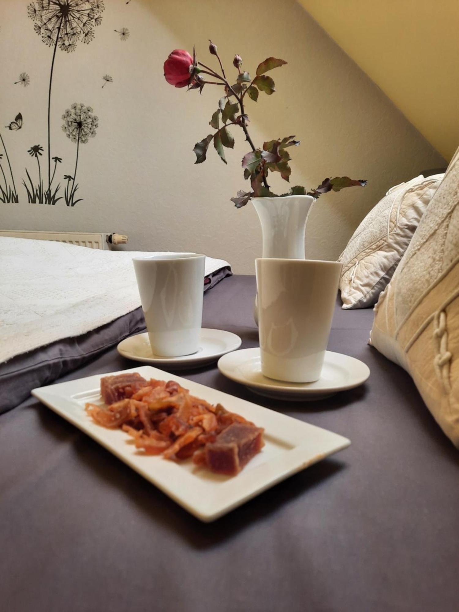 Jaun-Ievinas Hotel Rauna Ngoại thất bức ảnh