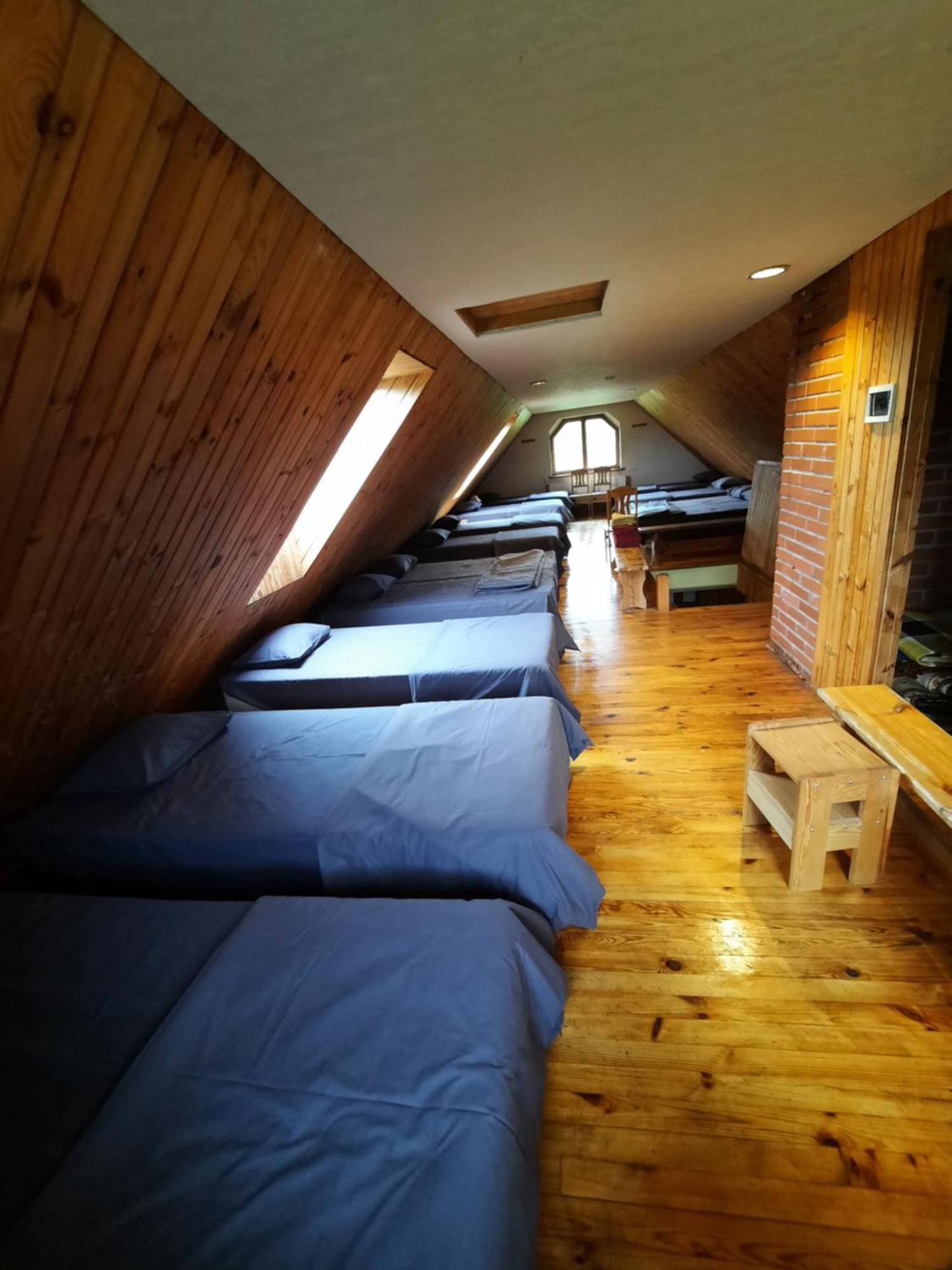 Jaun-Ievinas Hotel Rauna Ngoại thất bức ảnh