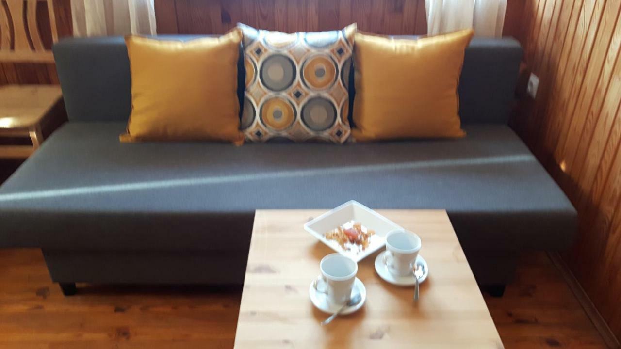 Jaun-Ievinas Hotel Rauna Ngoại thất bức ảnh